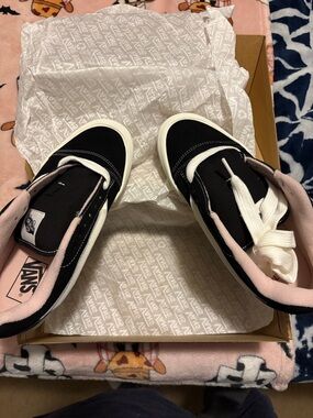 Vans Black Canvas Low-Top Sneakers with Pink Interior